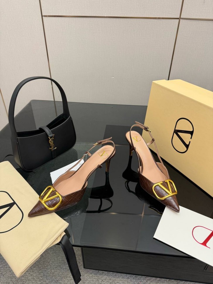 Слингбэки Valentino