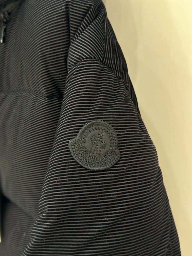 Пуховик Moncler