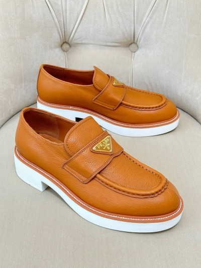 Кожаные лоуферы Prada