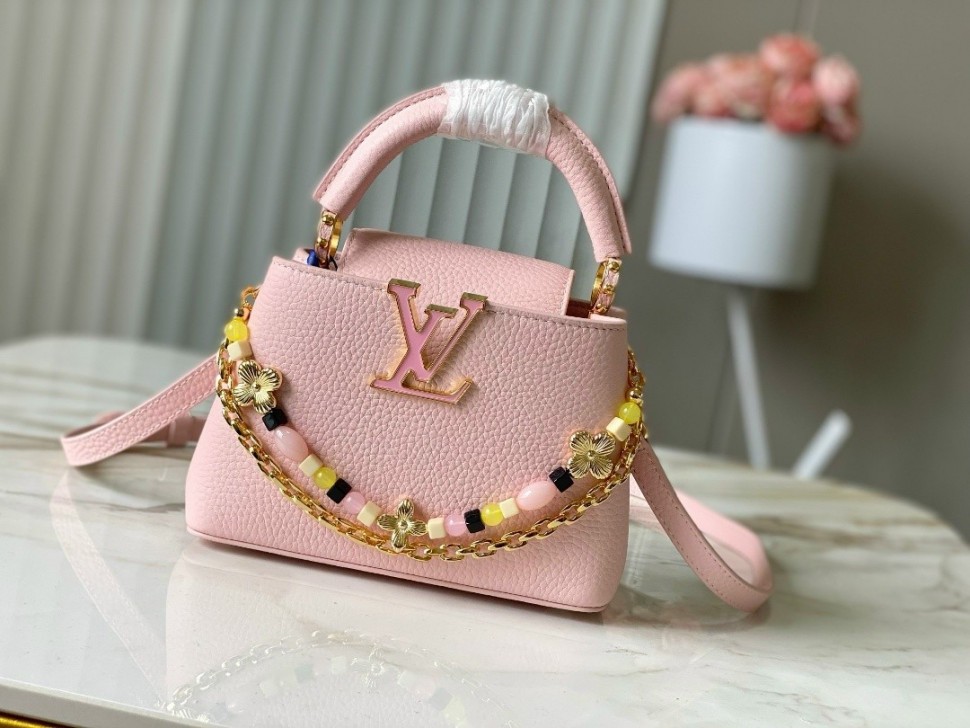 Сумка Louis Vuitton Capucines BB