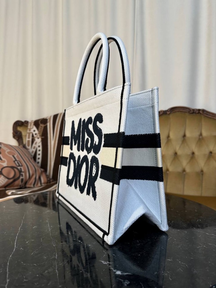Сумка Medium Dior Book Tote