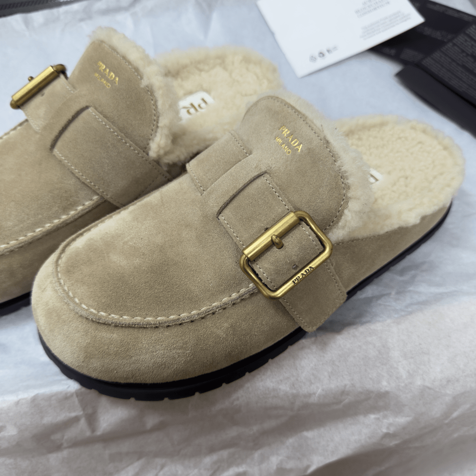 Меховые мюли Prada
