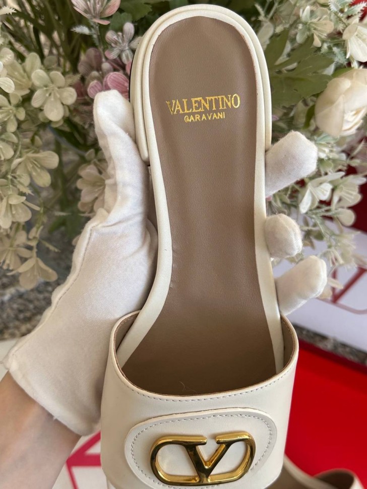 Шлепки Valentino