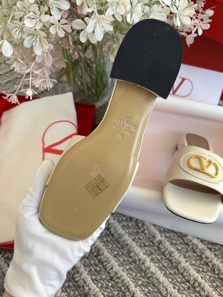 Шлепки Valentino