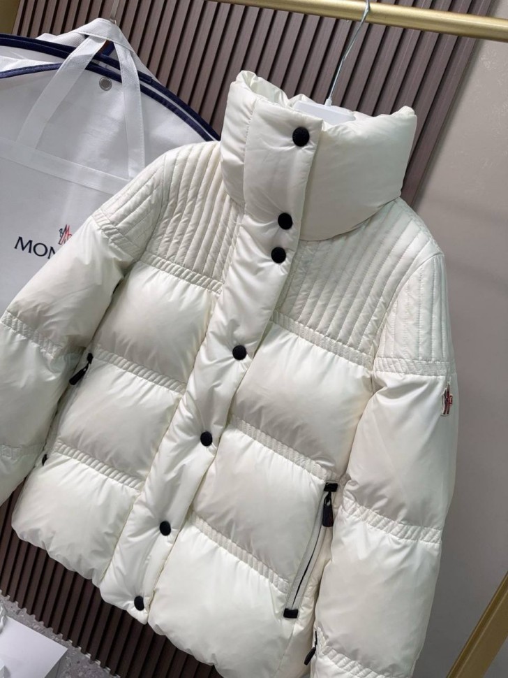 Пуховик Moncler