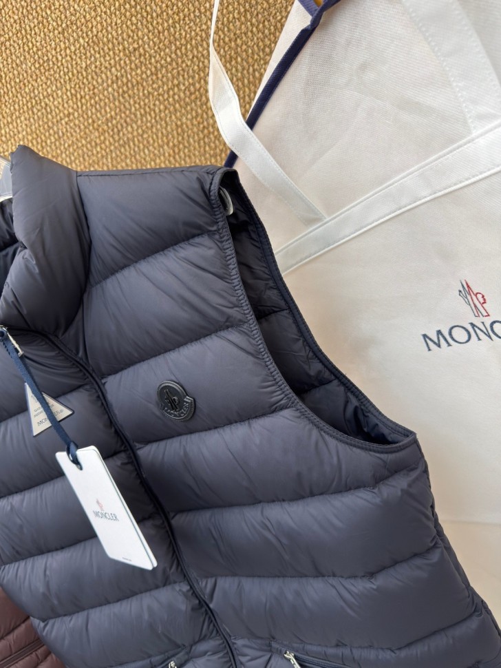 Жилет Moncler      