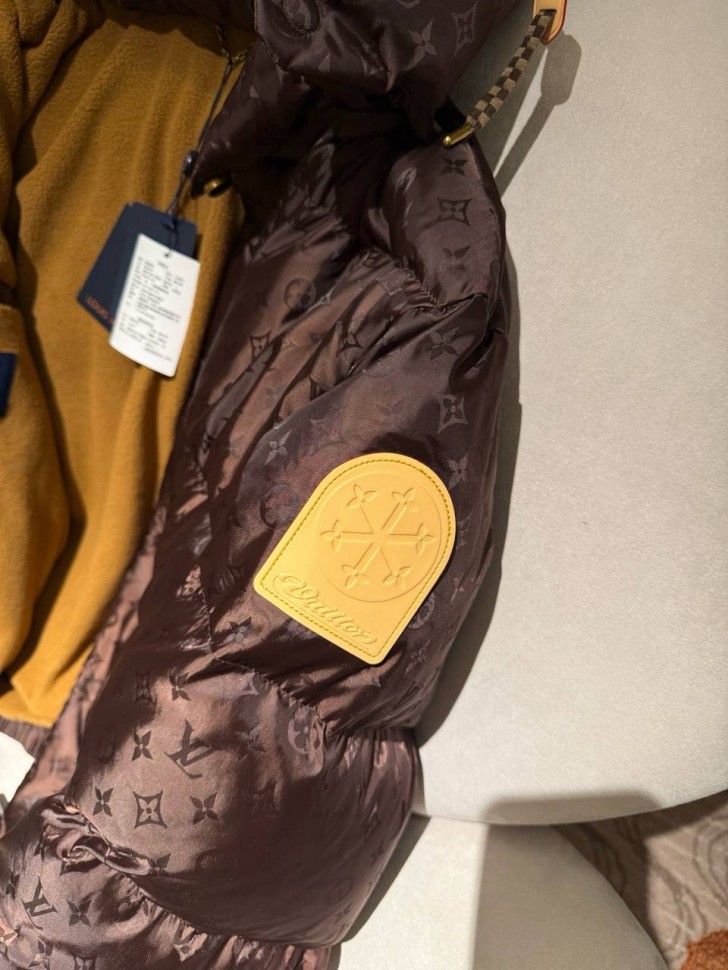 Пуховик Louis Vuitton  