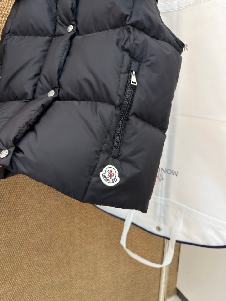Жилет  Moncler      