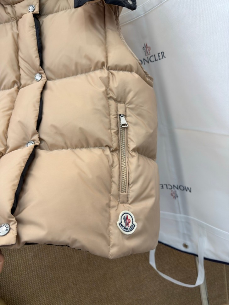 Жилет  Moncler       