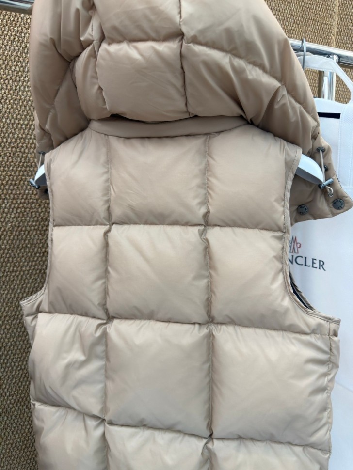 Жилет  Moncler       