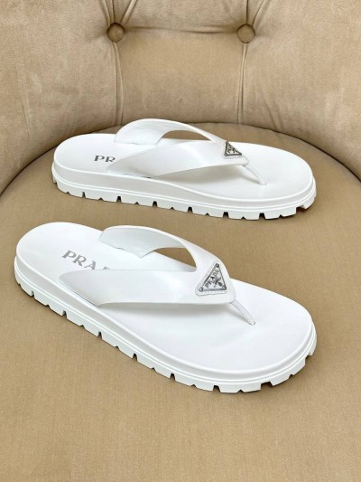 Резиновые шлепки Prada