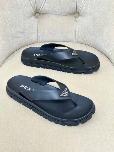 Резиновые шлепки Prada